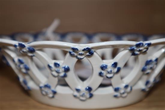 An 18th century Worcester blue and white chestnut basket diameter 18cm